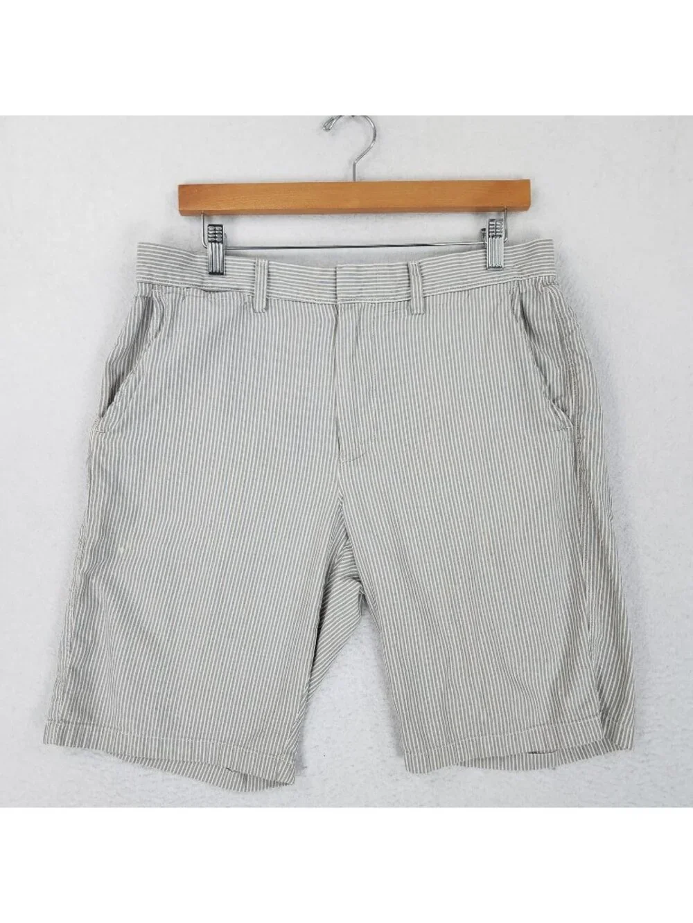 J Crew Shorts Mens 32 Gray Striped Club 100% Cotton Chino Flat Front Casual